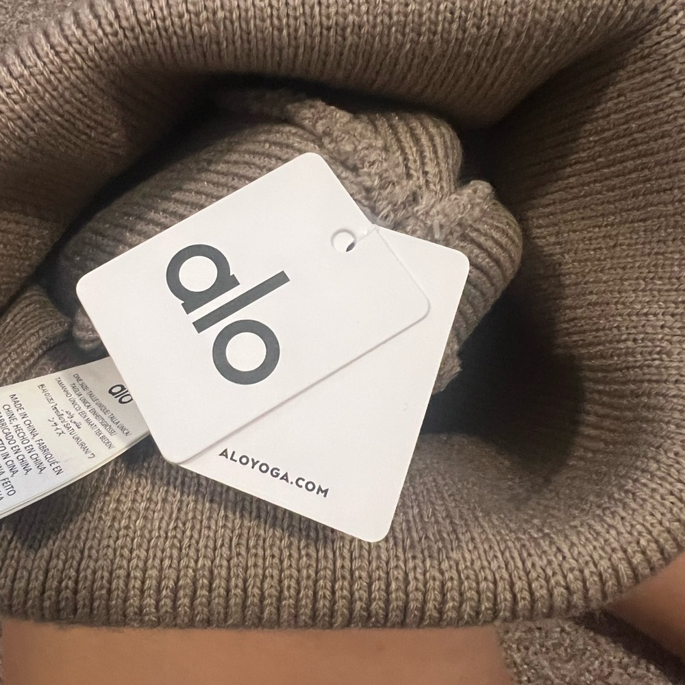 NWT Alo Everyday Beanie - Gravel - Picture 6 of 7